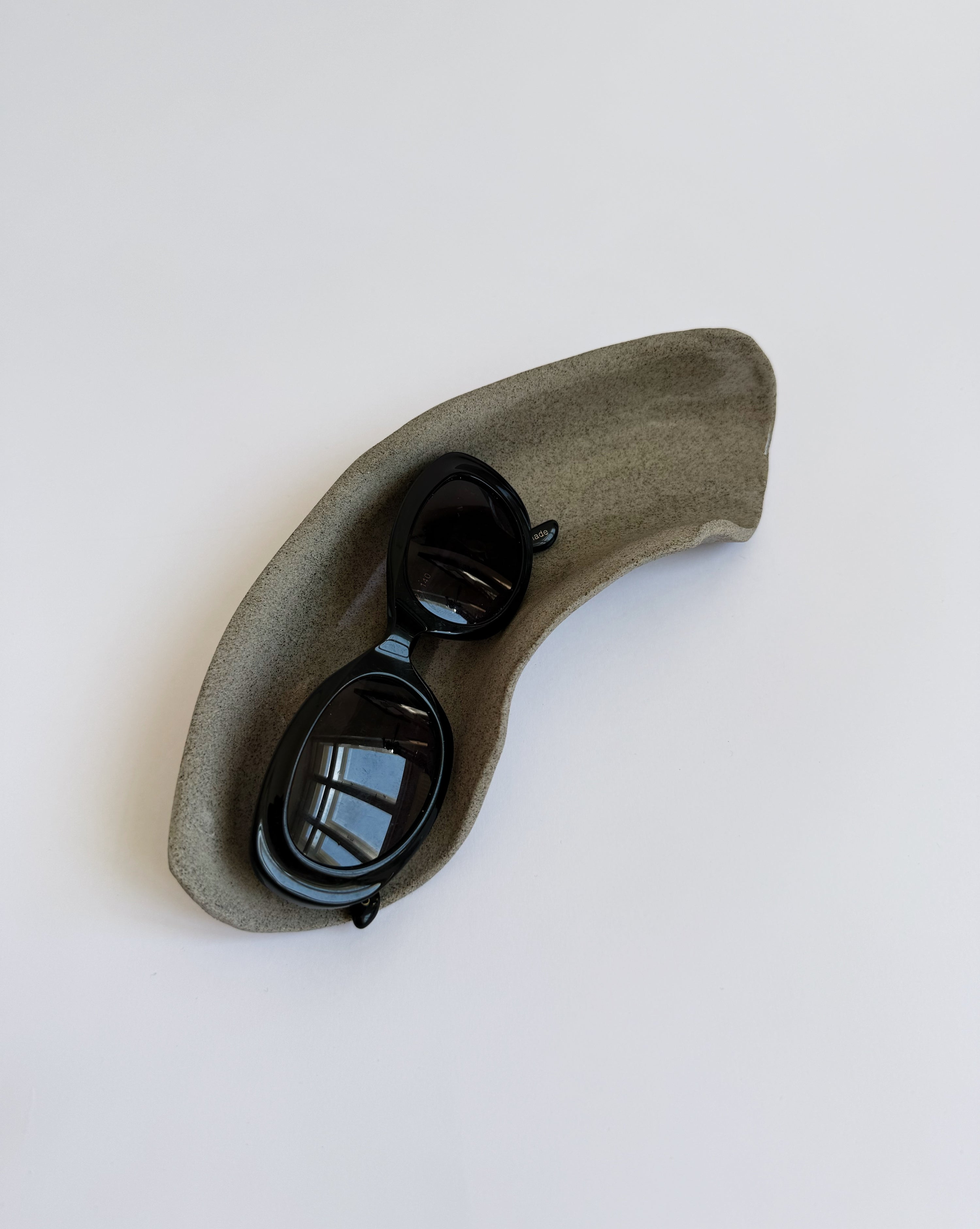 Curved Tray
